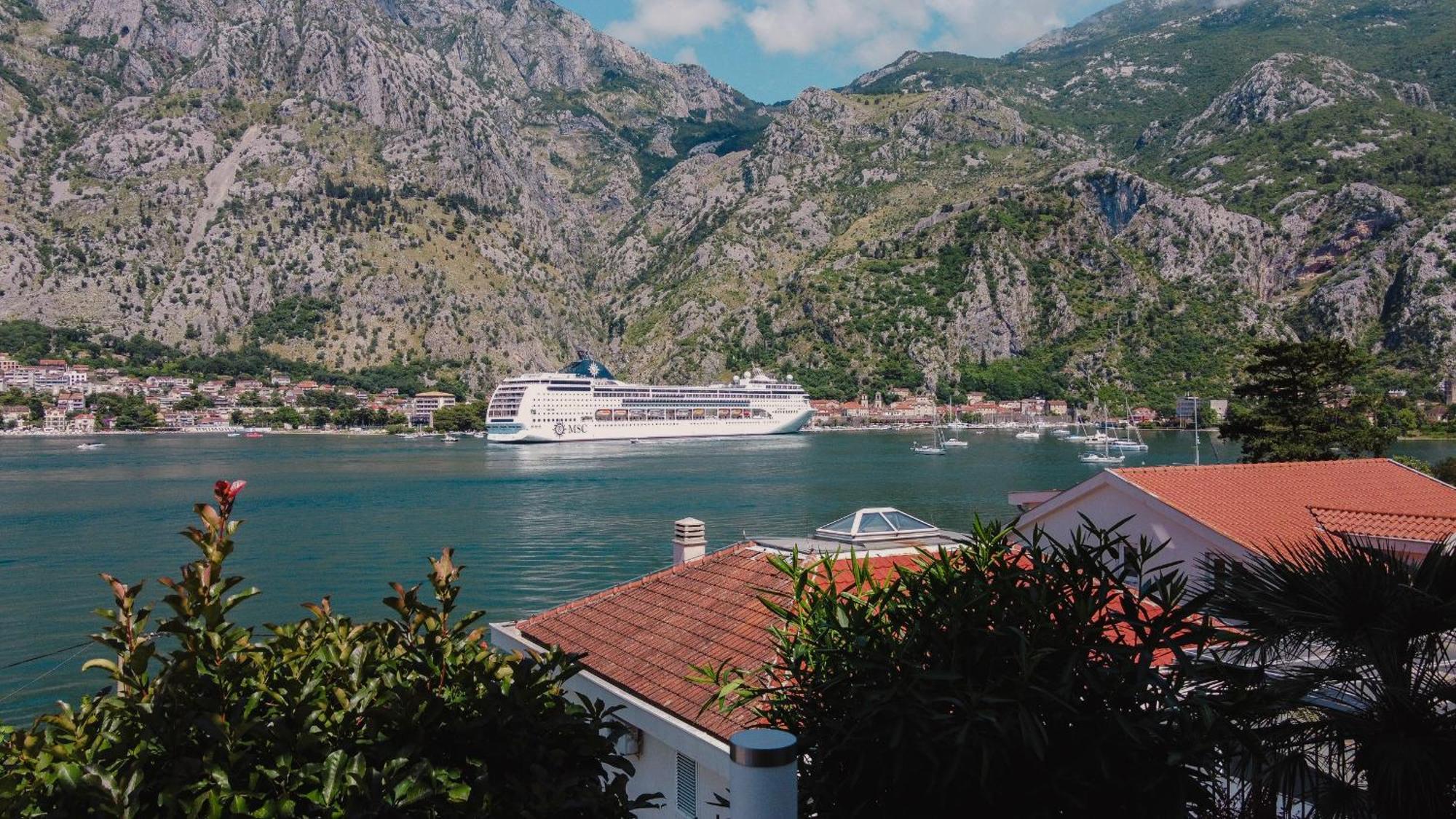 Chillout Apartment In Kotor Bay Exterior photo